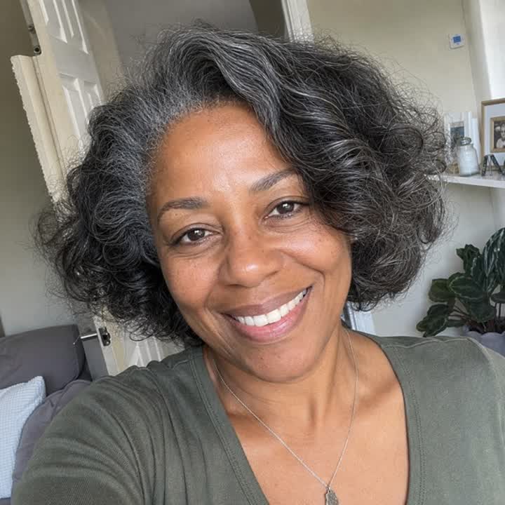Yvonne, a verified Volara buyer with fuller natural hair